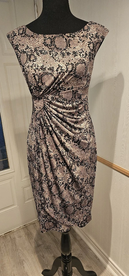 Vestido Connected Apparel funda bronceado negro estampado de serpiente recogido lateral envolvente sintético 6 Foto 1 de 4