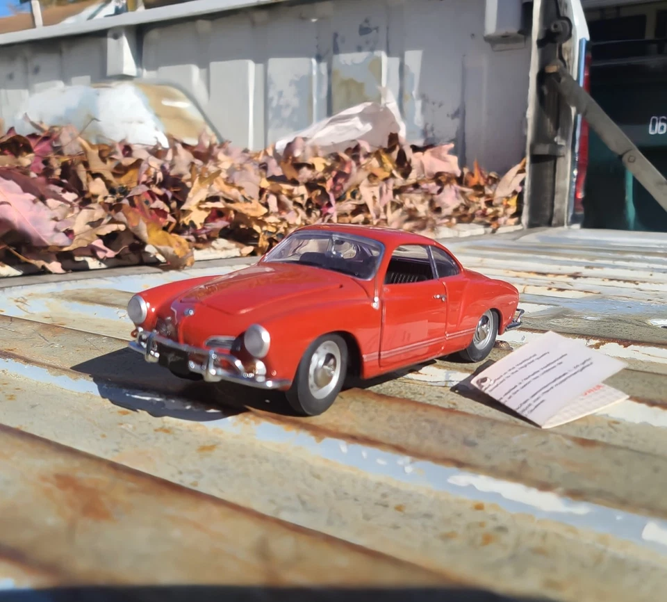 1/24 比例老式/复古 1967 年大众卡曼·盖亚·弗兰克林完好红色压铸汽车 — 第 1/4 张图片