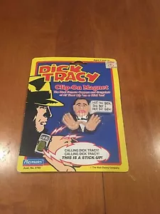 Imán con clip Dick Tracy 1990 labios Manlis juguetes nuevo en paquete Disney - Imagen 1 de 1