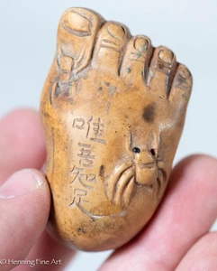 Vintage Asian Netsuke Wood Carving Foot with Spiders - Picture 1 of 3