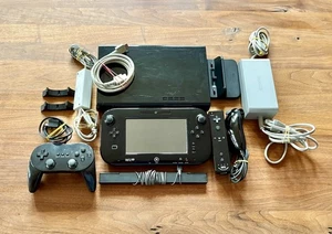 Nintendo Wii U 32GB Konsole Schwarz + Gamepad + Controller/ Nunchuk - Bild 1 von 8
