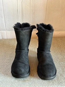 UGG Women’s Black Round Toe Mid Calf Size 7 - Picture 1 of 14