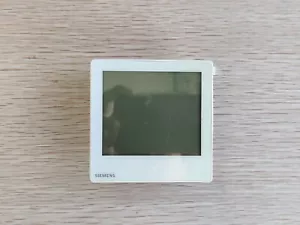 Termostato de habitación Siemens RDF800KN táctil integrado KNX - Imagen 1 de 4