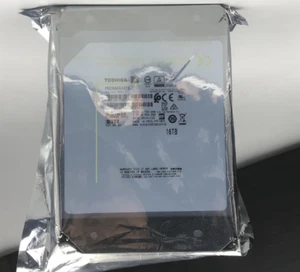 Toshiba MG08ACA16TE 16TB Helium 16T SATA Enterprise NAS Mechanical Hard Drive - Afbeelding 1 van 3