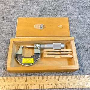 Micrómetro exterior vintage 0-1" .0001" con cerradura de trinquete caja de madera y llave - Imagen 1 de 6