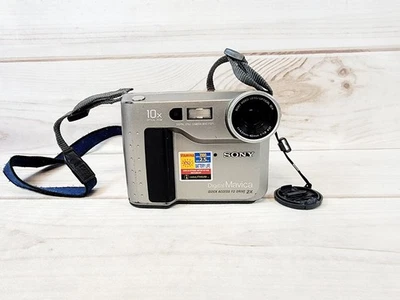 Sony Mavica MVC-FD71 0.4MP Digital Camera (UNTESTED) No Battery - Image 1 of 4
