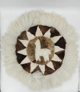 ALPAKA FELL LEDER RUND ÜBERWURF TEPPICH WANDDEKO HANDARBEIT Braun Weiß 18" 45cm - Bild 1 von 3