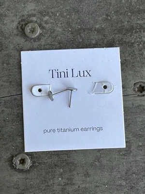 Tachuelas de arranque Tini Lux planas plateadas de 6 mm titanio hipoalergénicas no alergénicas Foto 1 de 4