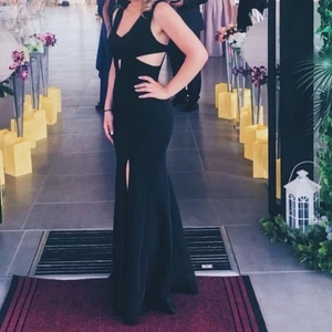 BCBG MAXAZRIA Joy schwarzes Kleid mit Cutout NEU neu mit Etikett Größe 6 - Bild 1 von 4