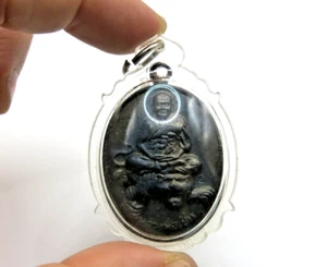 Schwarzer Tiger Thai Amulett Anhänger Lp Pern Wat Bangphra 1994 Muay Thai Schutz - Bild 1 von 9