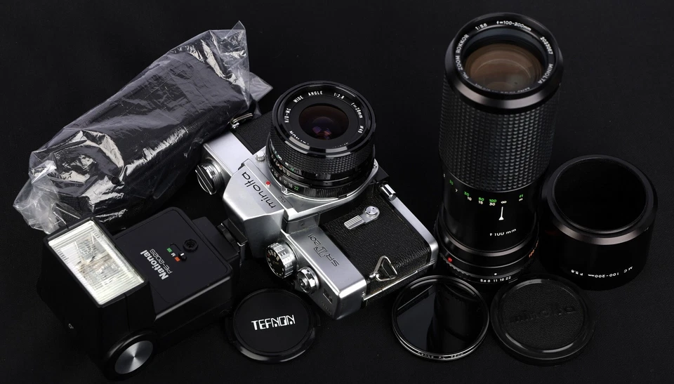 Minolta SR-T 201 Chrome 35mm Film SLR c/w 28/2.8, MC 100-200mm Lens & Flash Kit - Image 1 of 4