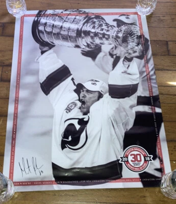 "Póster Martin Brodeur Stadium Giveaway NJ SALÓN DE LA FAMA DEL DIABLO SGA HOF 24""x18""" Foto 1 de 4