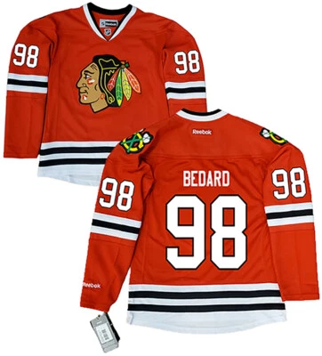 Camiseta cosida Premier roja para mujer Chicago Blackhawks Connor Bedard #98 Foto 1 de 4