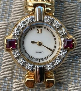 Seiko Exceline 1F20-0B70 Lünette mit Diamanten und Rubinen besetzt Damen gebraucht funktioniert - Bild 1 von 9