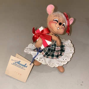 Bambola vintage 1995 Annalee Mobilitee marrone bambina topo con regalo di Natale 7736 - Foto 1 di 7