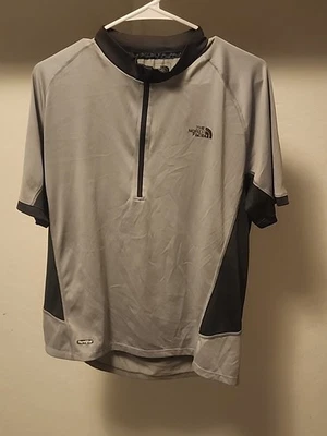 Camisa de ciclismo The North Face mediana para hombre gris y negra Foto 1 de 4