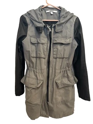 Chaqueta con Capucha DKNY Utility Para Mujer Talla S Verde Oliva Negra Imitación Cuero Militar Foto 1 de 4