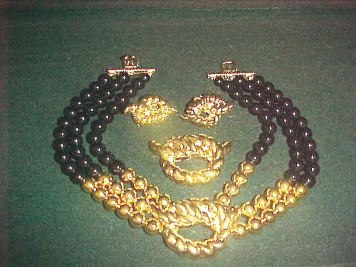 GIVENCHY BIJOUX COLLANA VINTAGE TONO NERO E ORO CON SPILLE E ORECCHINI SET #13