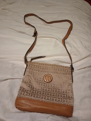 Tommy Hilfiger Cross body  Bag Purse  Jacquard Tan Brown Gold  Quiet Luxury TH - Image 1 of 4