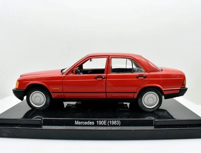 Modellino auto Mercedes 190 E scala 1:24 diecast modellismo statico usato asta - Immagine 1 di 3