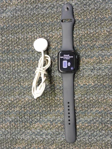 Apple Watch SE 2nd Gen LTE 44mm Midnight Aluminium Case with Sport Band - Photo 1 sur 2