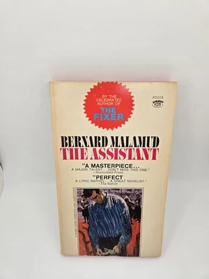 The Assistant by Bernard Malamud - Signet P2215 reprint vintage paperback  Foto 1 de 4