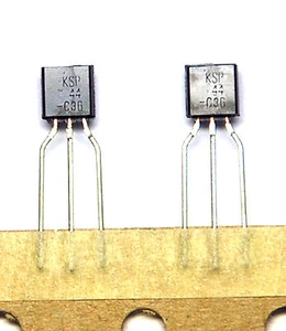 50pz Transistor NPN KSP44 KSP-44 TO-92 (= MPSA44) FAIRCHILD  - Foto 1 di 4