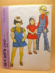 Vintage 70er McCALL'S 2968 KLEINKIND TRÄGERKLEID + BLUSE + HOSE GR. 2-21" SCHNITTMUSTER - Bild 1 von 2