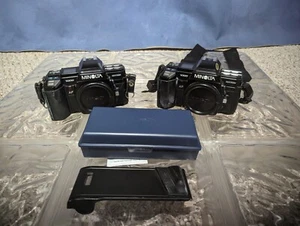 Minolta Maxxum 7000 Autofocus SLR 35mm Film Camera with PB7 Data Back - Picture 1 of 3