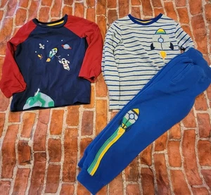 Gymboree Boys Rocket Ship Outfit Sz 5t 2 Shirts & Jogger Pants Space - Picture 1 of 1
