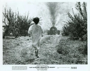 ZOHRA LAMPERT LET'S SCARE JESSICA TO DEATH ORIGINAL 8X10" PHOTO #A2850 - Bild 1 von 1