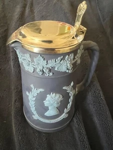 Queen Elizabeth II Silver Jubilee Syrup Pitcher wedgewood - Picture 1 of 5