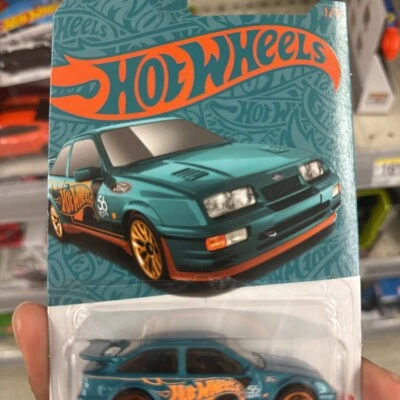 Ford Sierra Co 2024 56 aniversario perla y cromo #1 87 Hot Wheels - villancico Foto 1 de 2