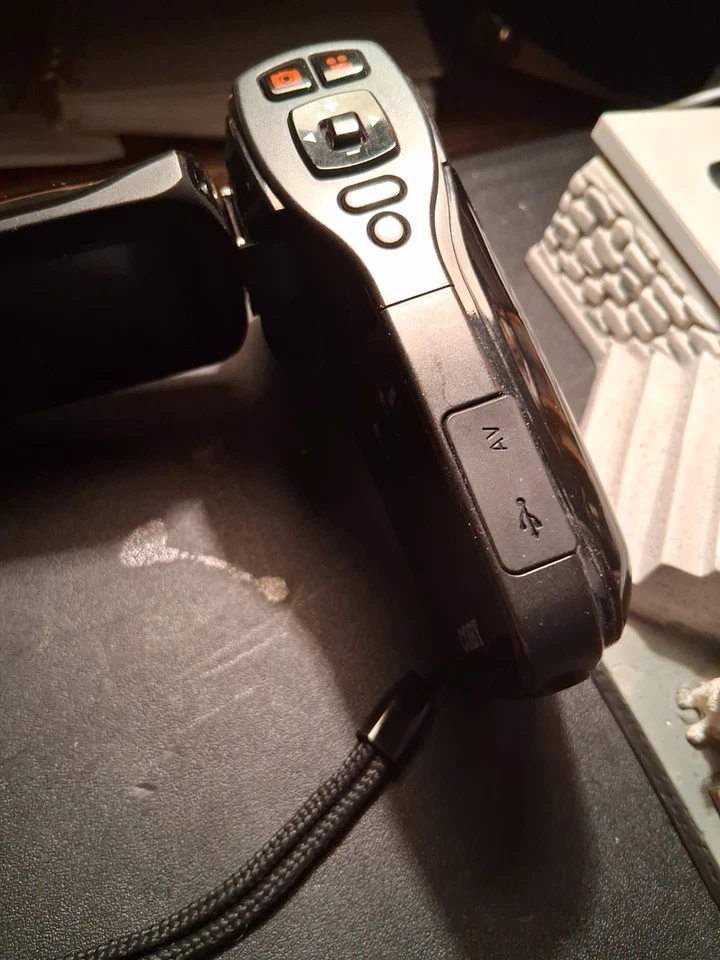 Coby CAM4002 (16 GB) Camcorder - Image 1 of 3