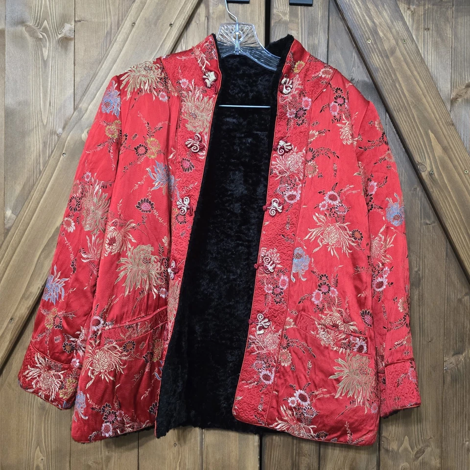 Chaqueta de brocado satinado roja china vintage forrada de piel sintética cierre de rana sintética  Foto 1 de 4