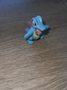 Nintendo Pokemon Sasco Totodile Mini Figure Pencil Topper - Picture 1 of 4