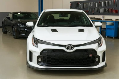 ALERÓN LABIO DELANTERO DE CARBONO PARA TOYOTA GR COROLLA SOLO PRE LIFTING Foto 1 de 3