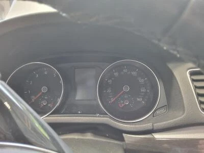 Medidor de velocímetro usado se adapta a: Volkswagen Passat Cluster 2018 MPH ID 561920971B Gr Foto 1 de 4