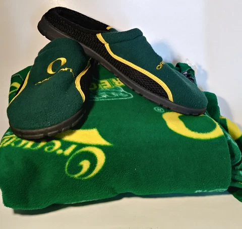 Oregon Ducks Snuggie & Slippers Bundle -XL Men's SZ 13 Cover