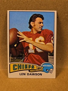 1975 Topps Football #120 Kansas City Chiefs Quarterback Len Dawson sm crease - Picture 1 of 4