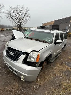 Front Carrier Differential GMC YUKON XL 1500 07 08 09 10 11 12 13 - Image 1 of 4