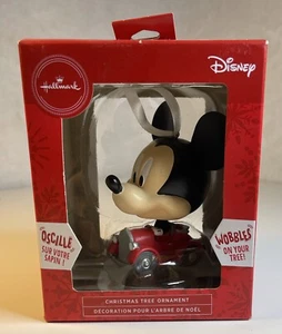 Hallmark Adorno de Navidad Wobbles Disney Mickey Mouse en Coche Rojo Nuevo - Imagen 1 de 8