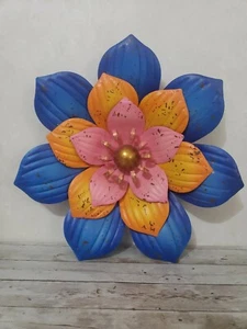 15" Metall Blume Wanddeko Wandkunst Outdoor Terrasse Wandhänger blau orange rosa - Bild 1 von 6