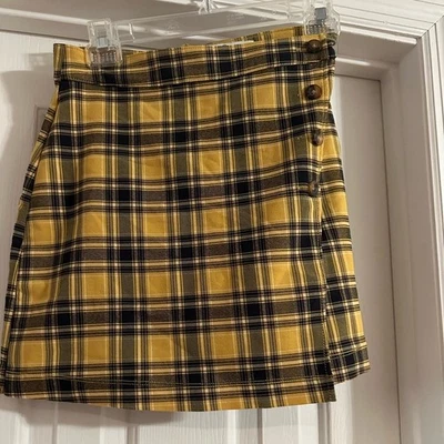 Hollister juniors plaid mini skirt, Yellow &  Black, Size small. Excellent Cond. - Image 1 of 4
