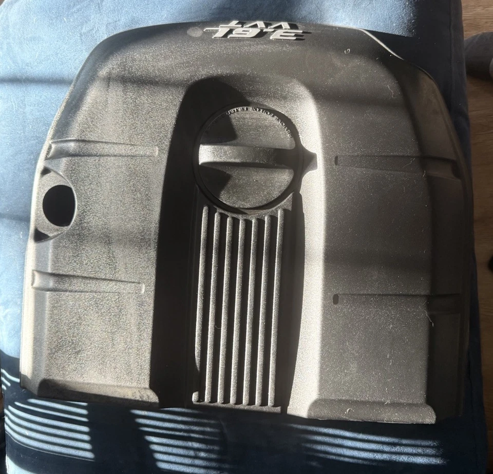 Cubierta de motor de plástico de 3,6 L para Jeep Grand Cherokee 11-15 Foto 1 de 2