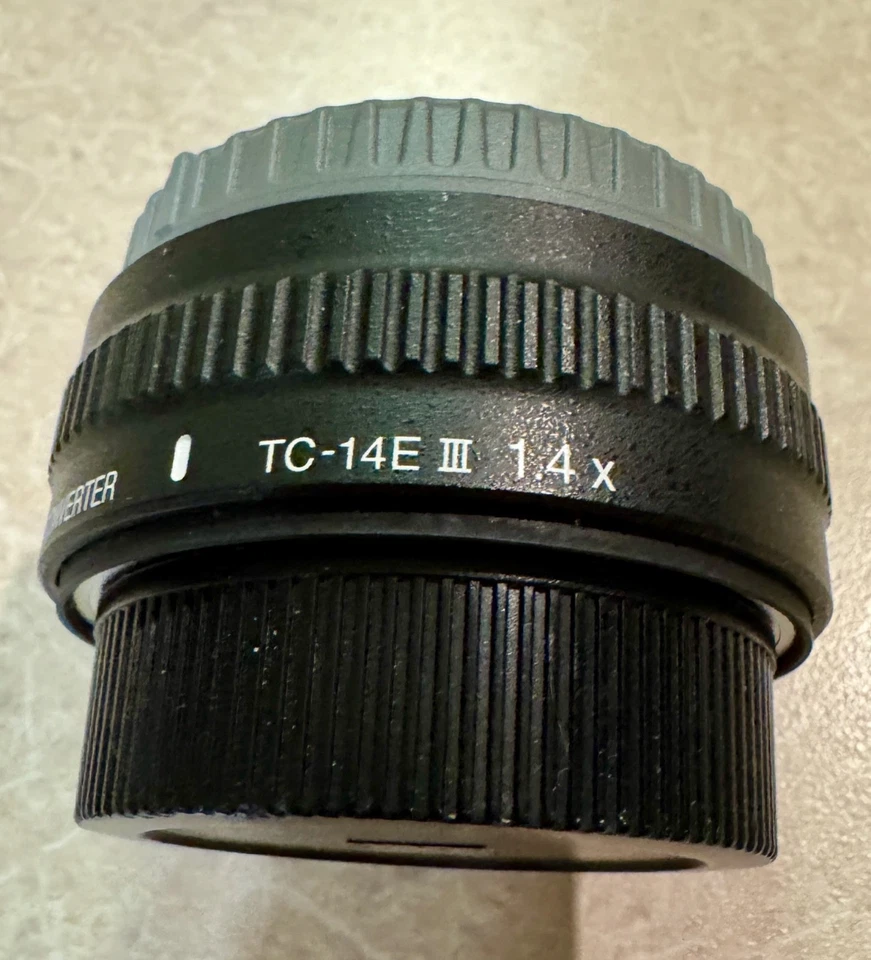 Teleconvertidor Nikon AF-S TC-14E III 1,4x con tapas Foto 1 de 4