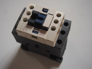 Relais TELEMECANIQUE LC1  D18 B7 24VAC - Bild 1 von 4