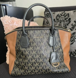 Michael Kors Large Signature Campbell Satchel - Picture 1 of 11