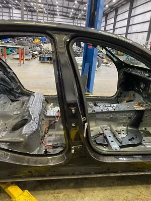 2018 - 2020 BMW M550i G30 OEM RIGHT CENTER PILLAR *STRUCTURE CUT* - Image 1 of 4