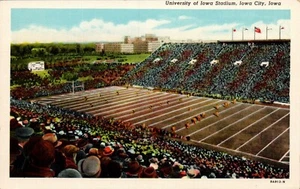 IOWA CITY, IOWA UNIVERSIDAD DE IOWA POSTAL Vista panorámica, inicio de fútbol americano - Imagen 1 de 2
